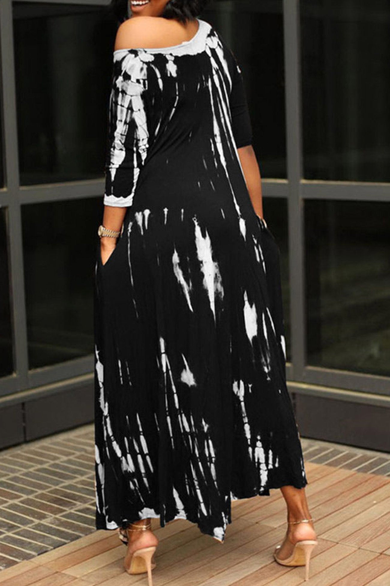 Classic Vintage Dress with a Flattering Fit