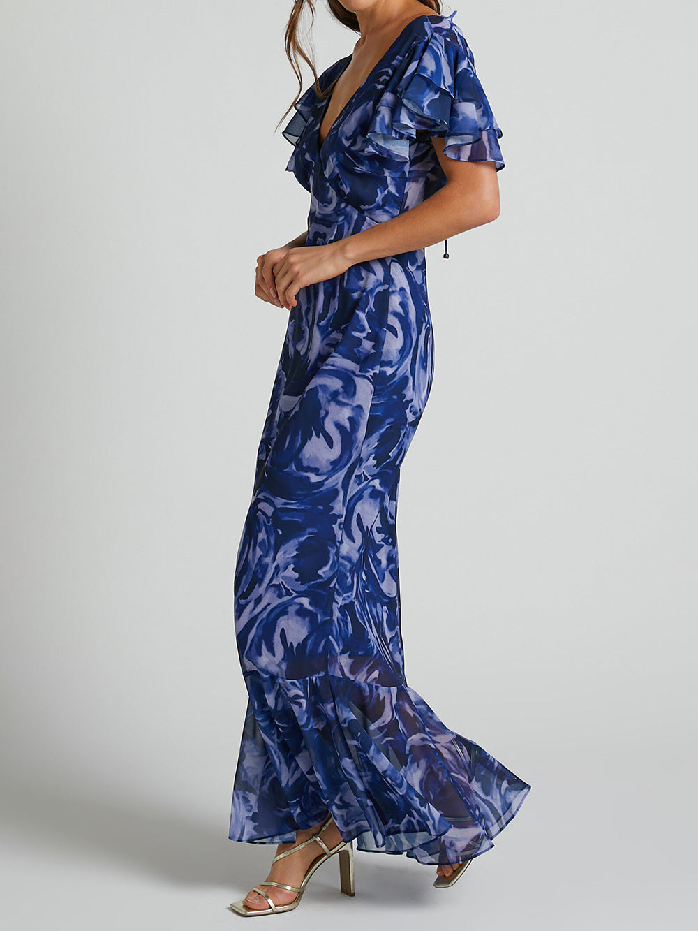 Beautifully Finished Dress in a Timeless Design