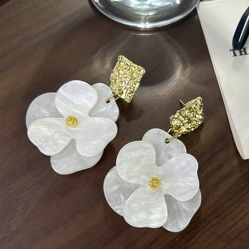 Romantic Silver Earring for Special Moments