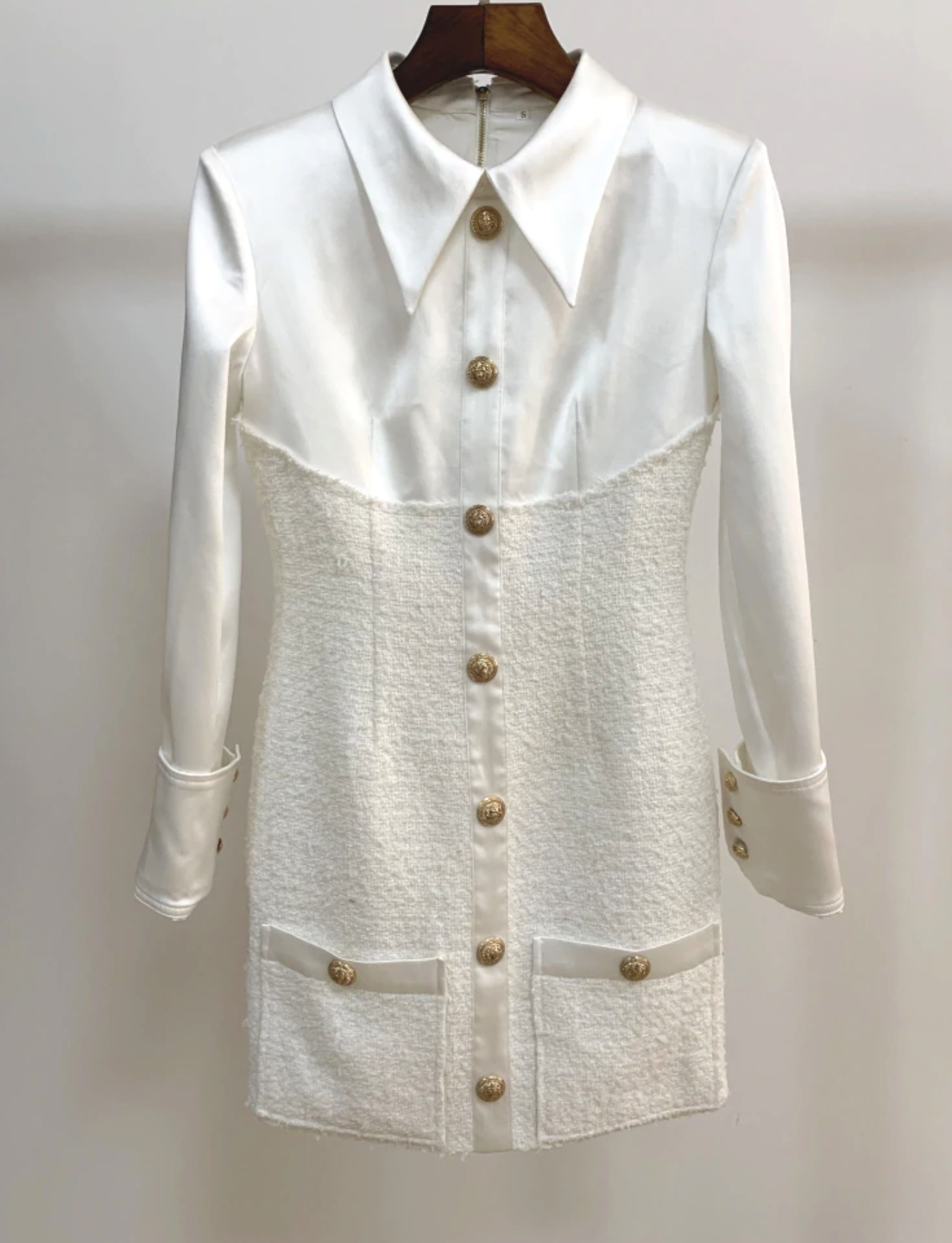 Beautifully Finished Dress in a Timeless Design
