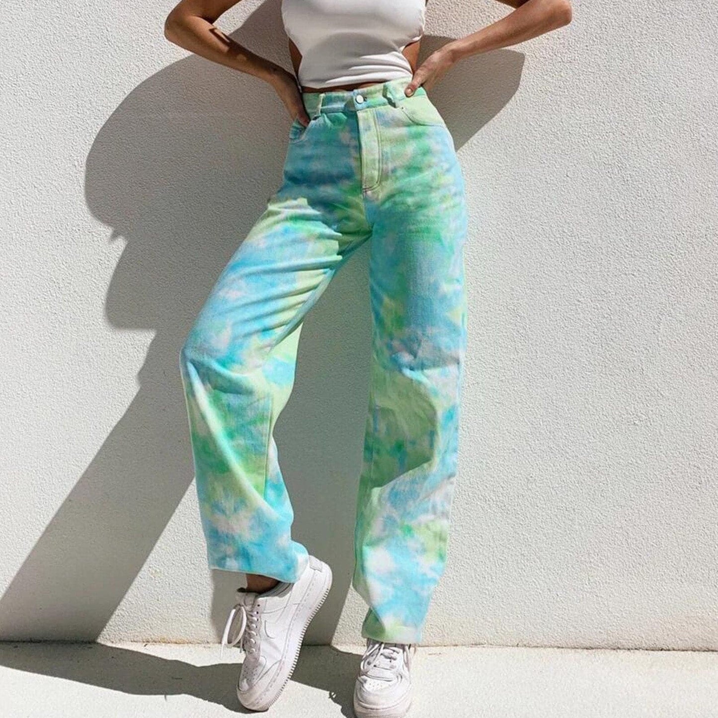 Well Tailored Trousers with a Graceful Silhouette