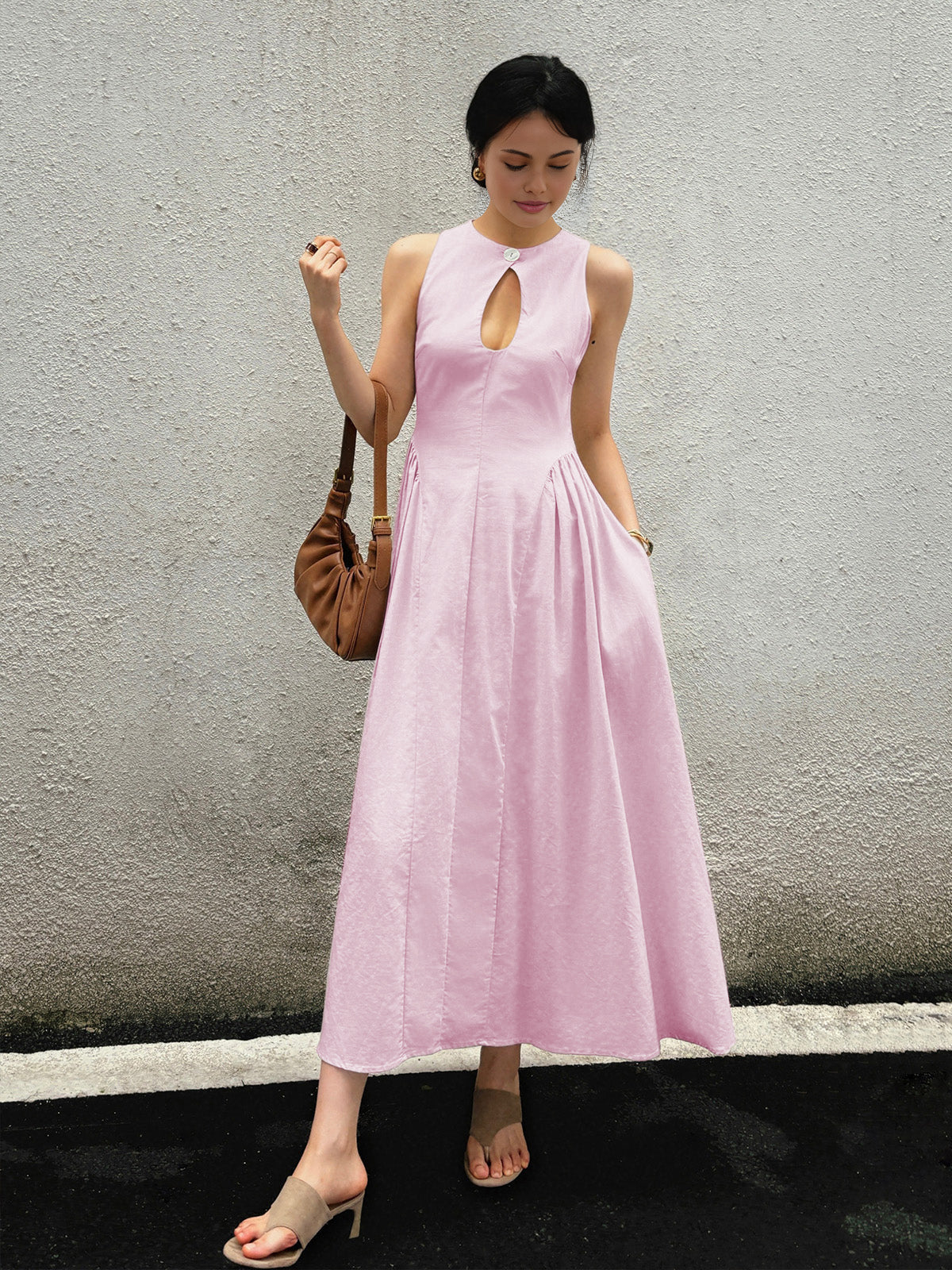 Beautifully Finished Dress in a Timeless Design