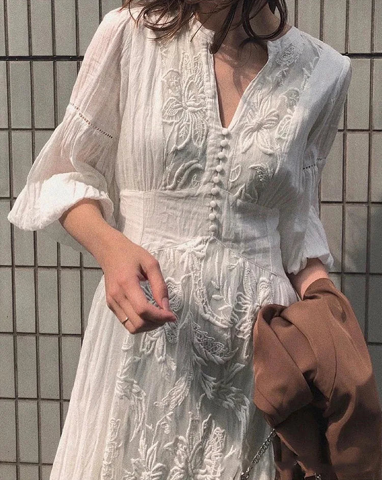 Effortlessly Elegant Dress with a Timeless Design