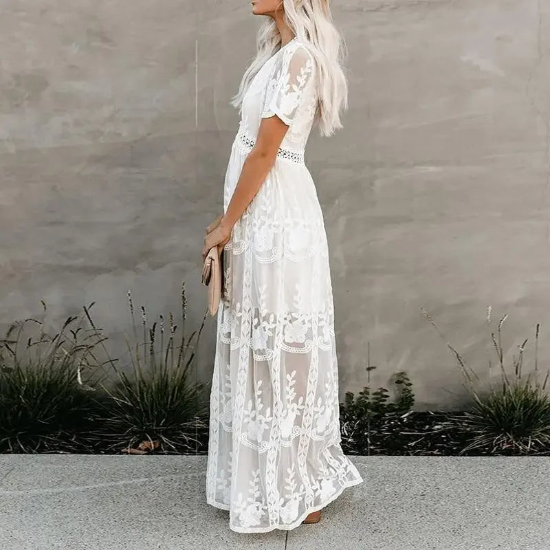 Beautifully Finished Dress in a Timeless Design