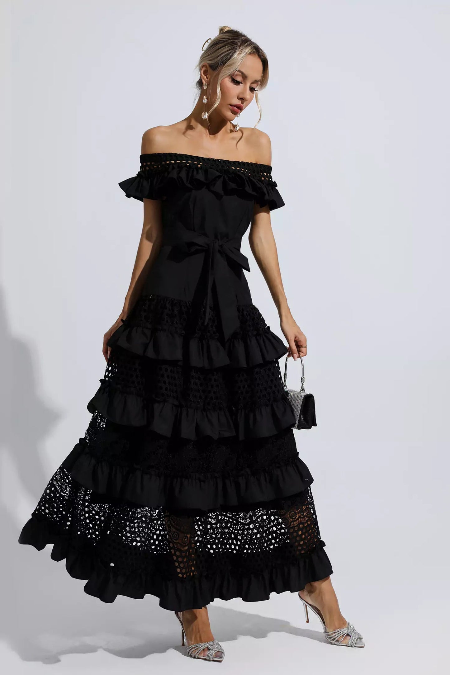 Well Tailored Dress with a Graceful Silhouette