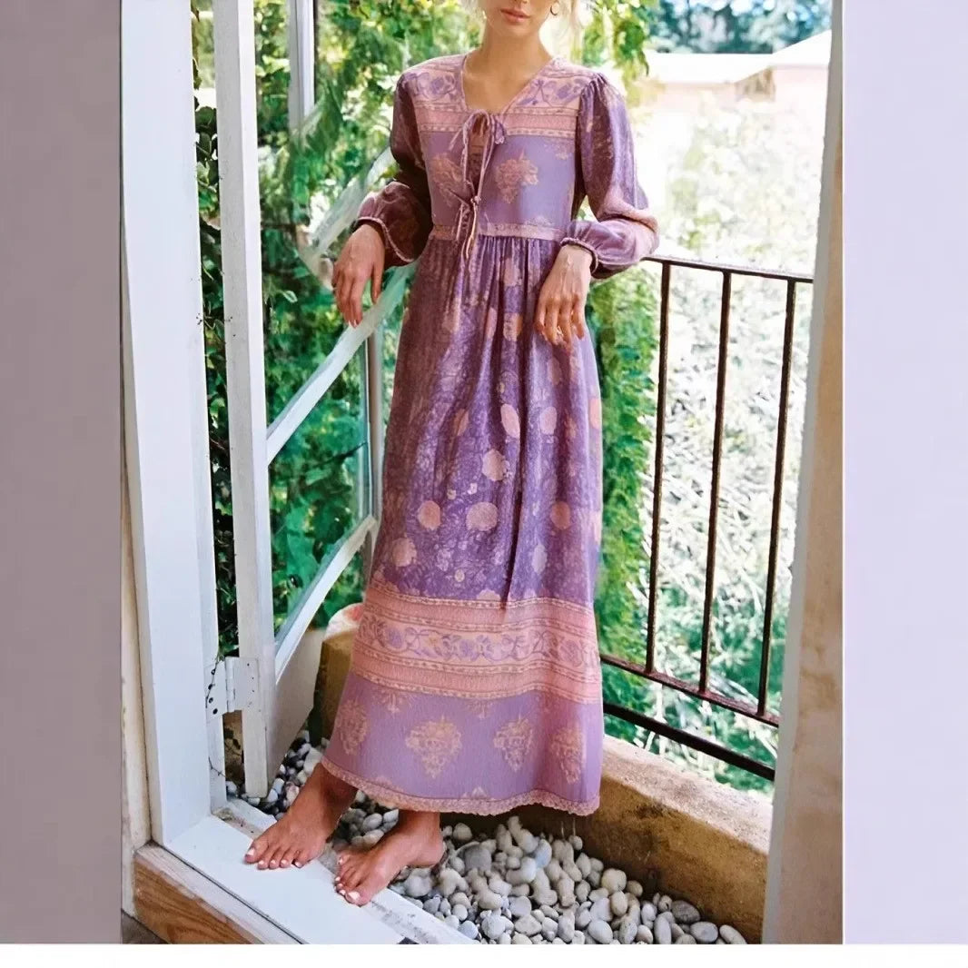 Classic Vintage Dress with a Flattering Fit