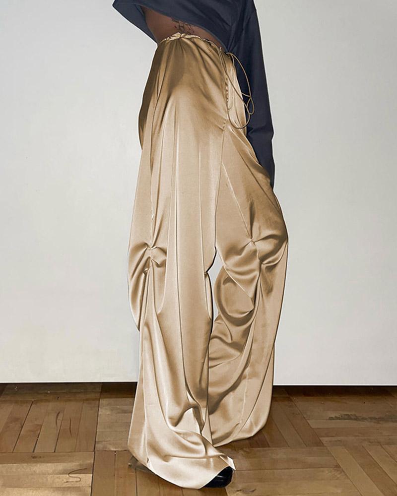 Effortlessly Elegant Pants with a Timeless Design