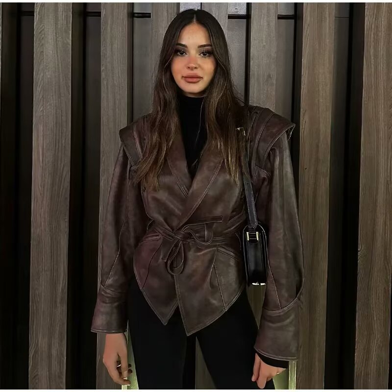 Effortlessly Elegant Coat with a Timeless Design