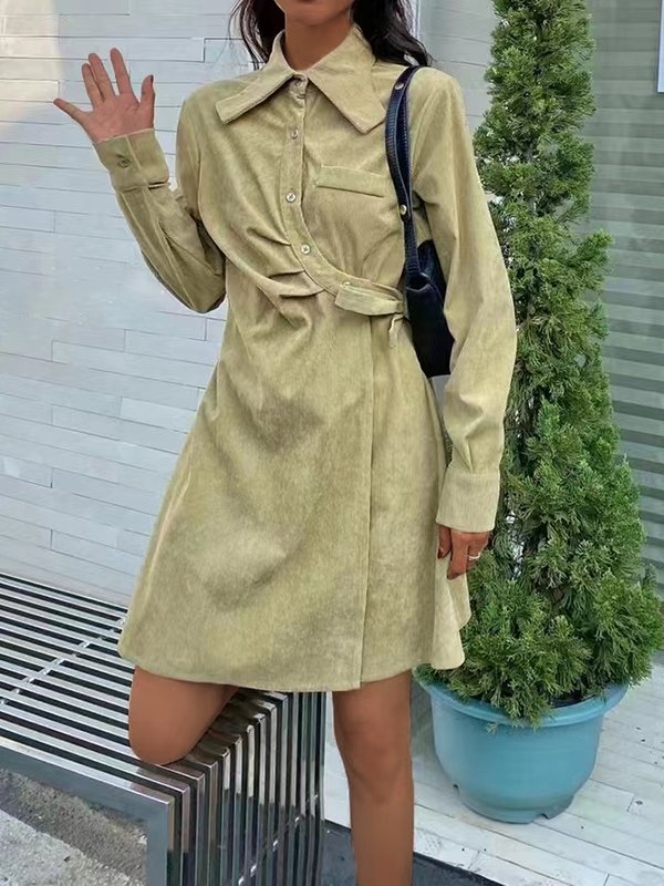 Well Tailored Dress with a Graceful Silhouette