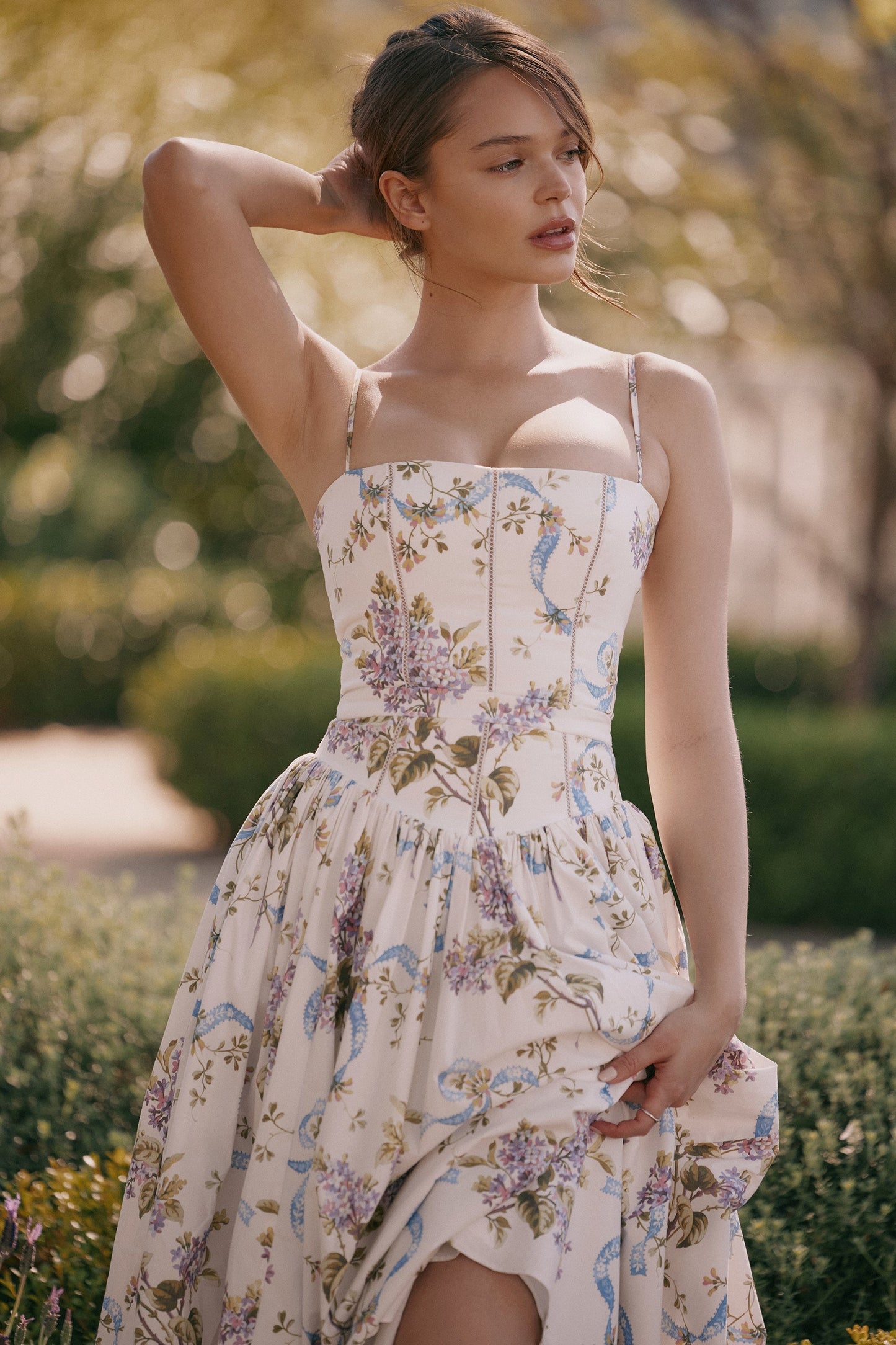 Well Tailored Dress with a Graceful Silhouette
