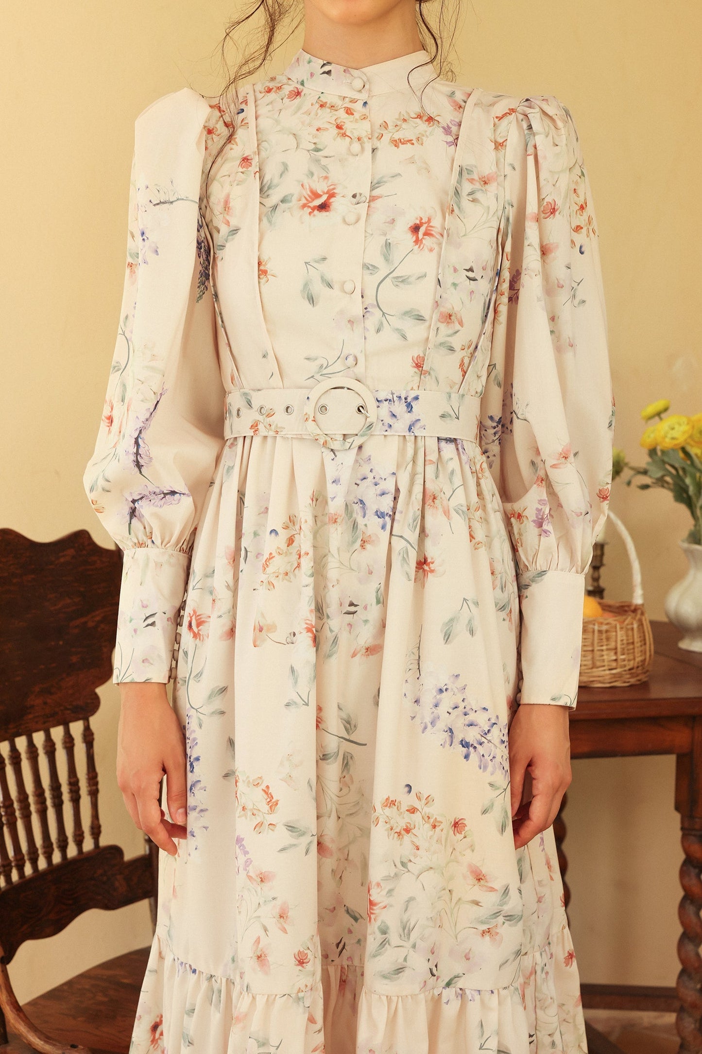 Well Tailored Dress with a Graceful Silhouette