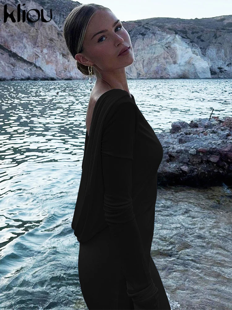 Beautifully Finished Dress in a Timeless Design