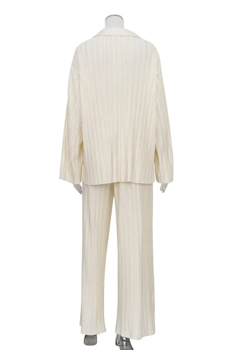 Well Tailored Pants with a Graceful Silhouette
