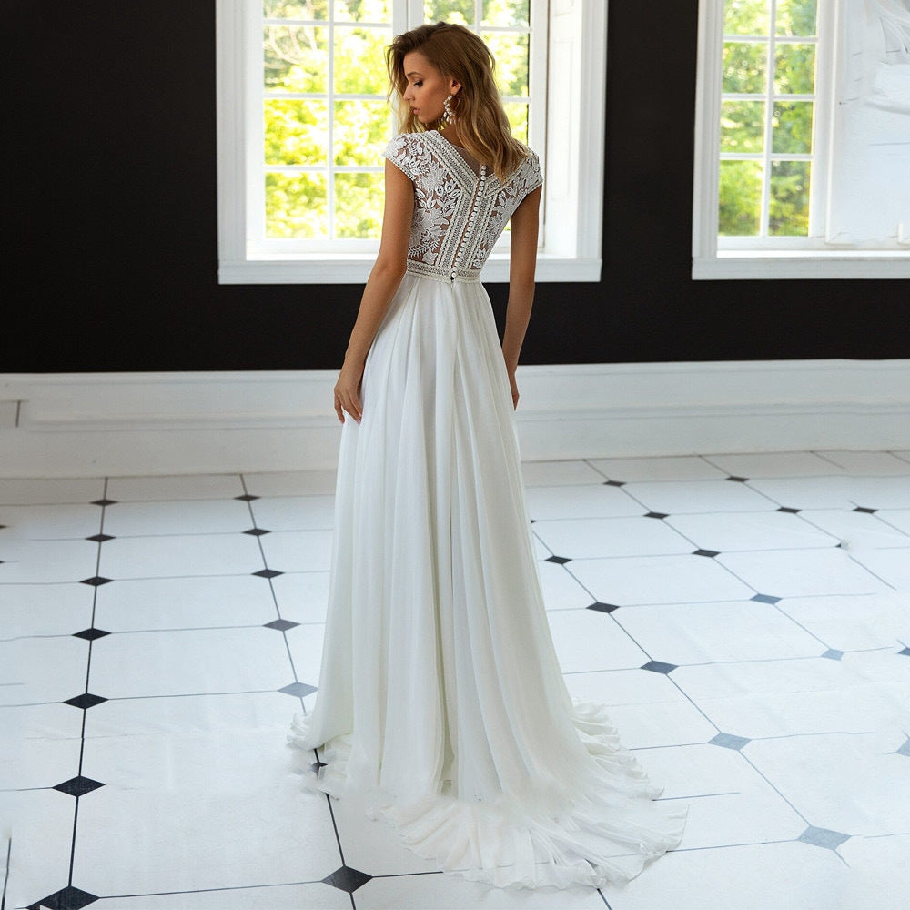 Beautifully Finished Dress in a Timeless Design