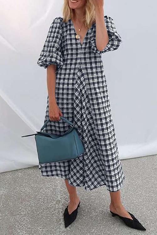 Beautifully Finished Dress in a Timeless Design