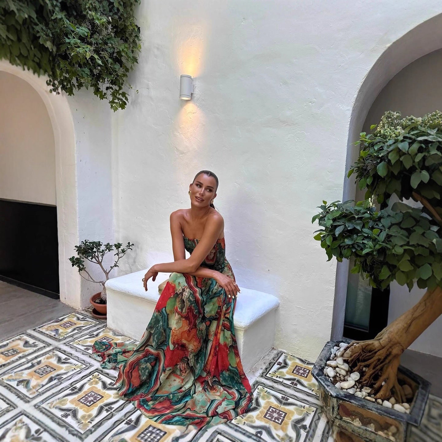 Beautifully Finished Dress in a Timeless Design