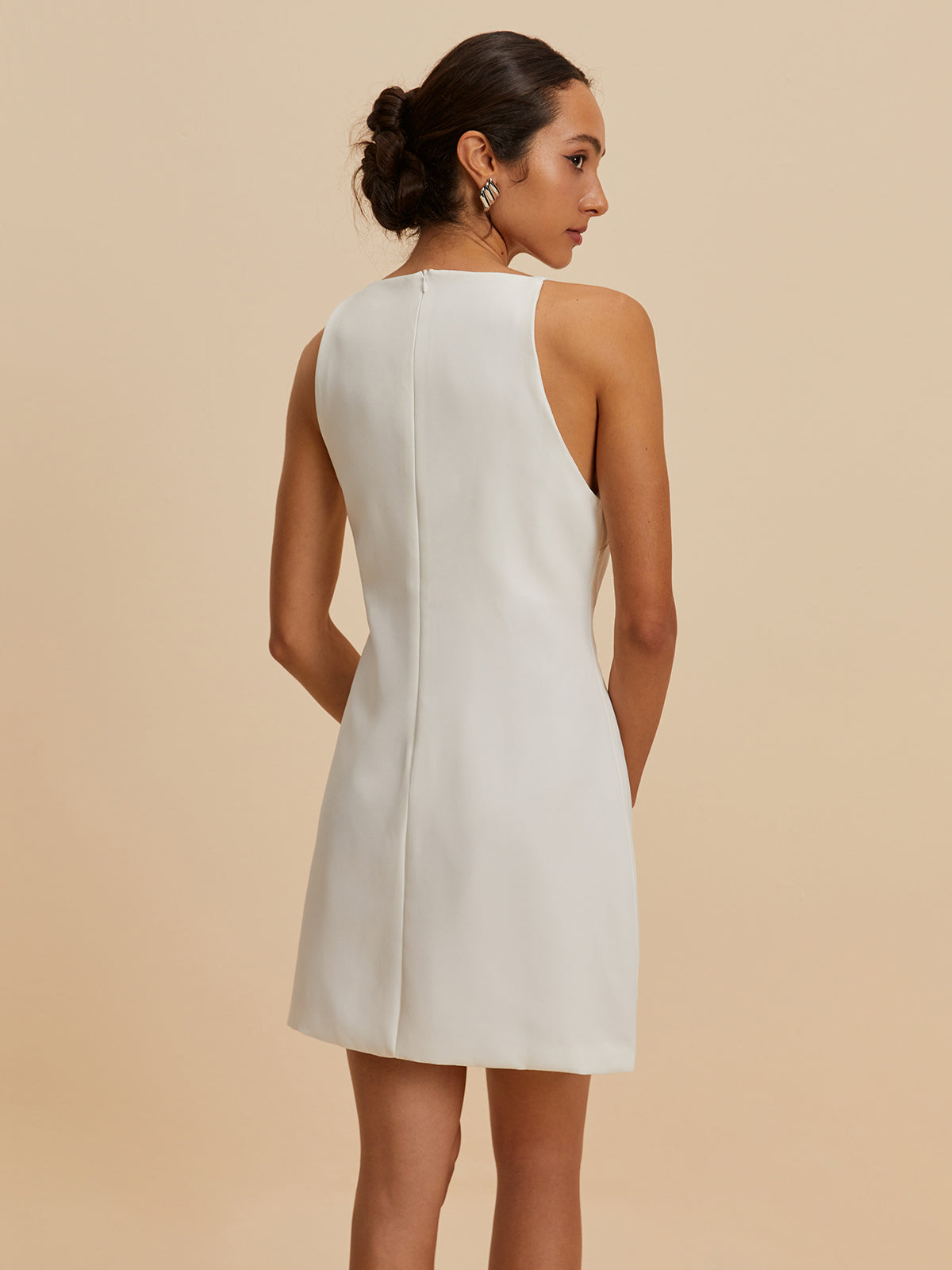 Effortlessly Elegant Dress with a Timeless Design