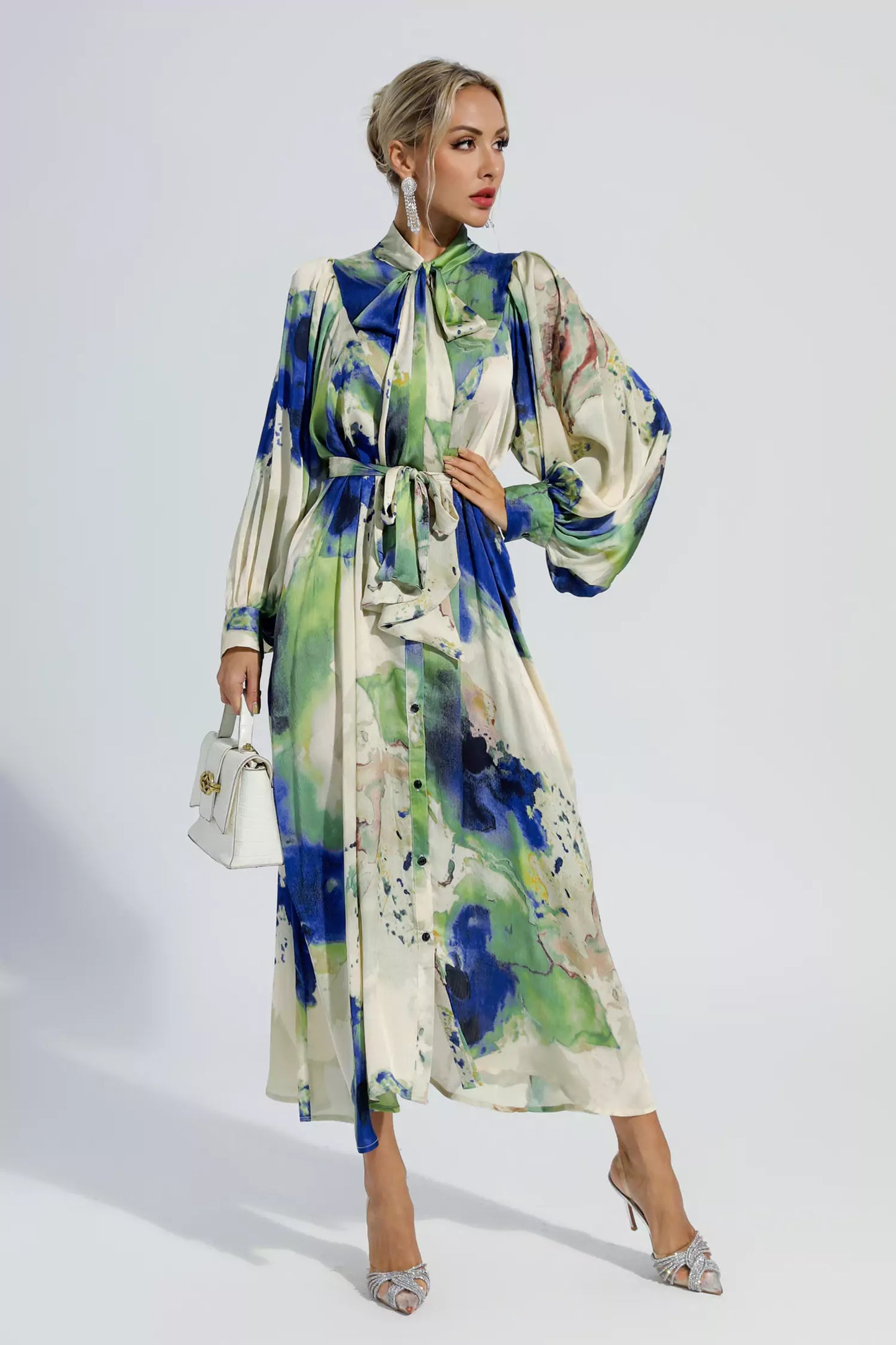 Effortlessly Elegant Dress with a Timeless Design