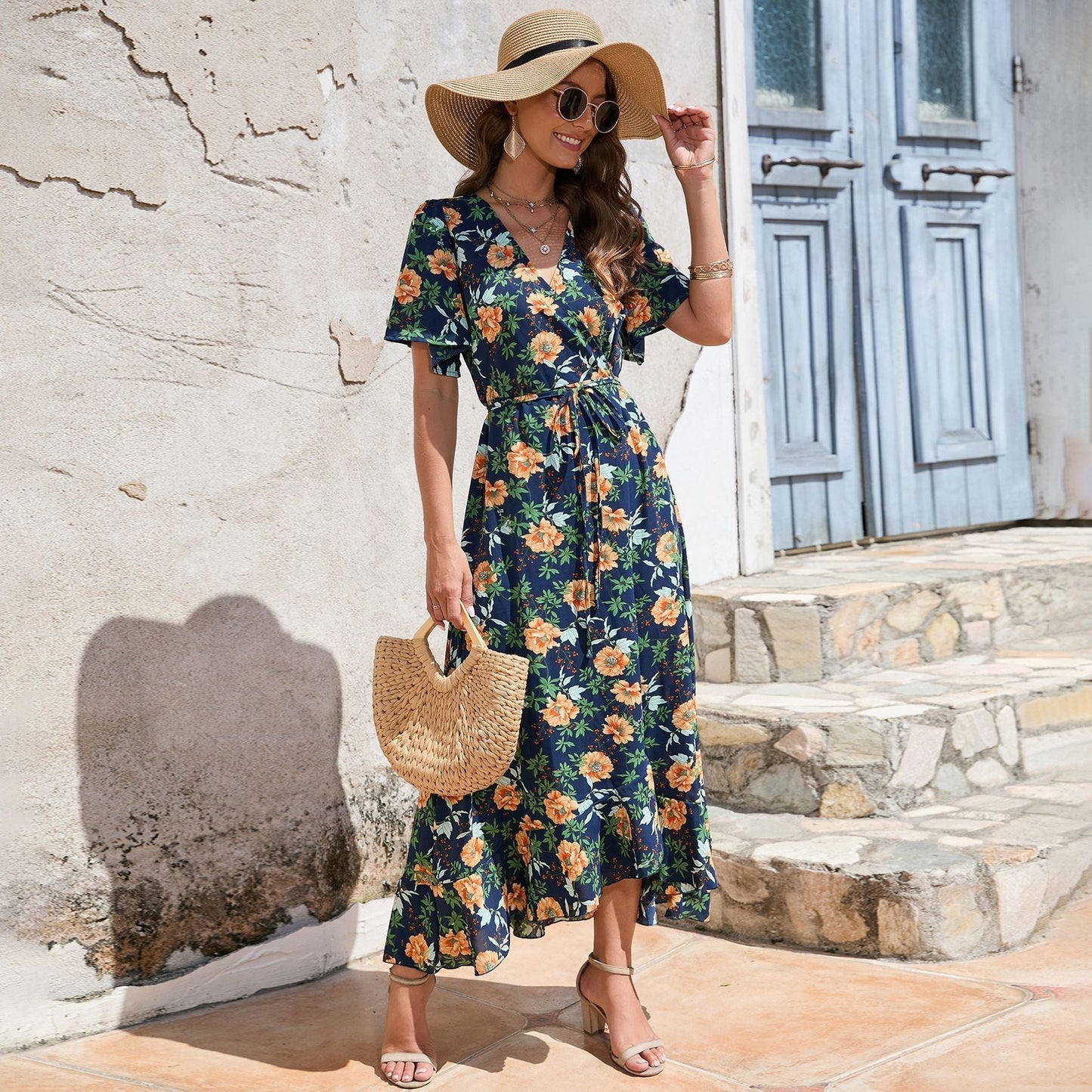 Beautifully Finished Dress in a Timeless Design