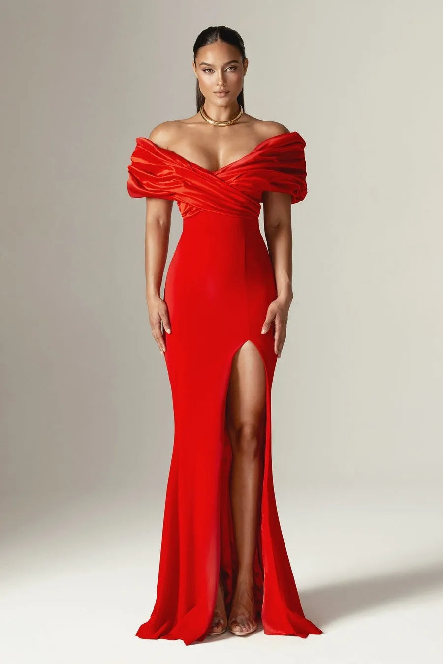 Beautifully Finished Dress in a Timeless Design