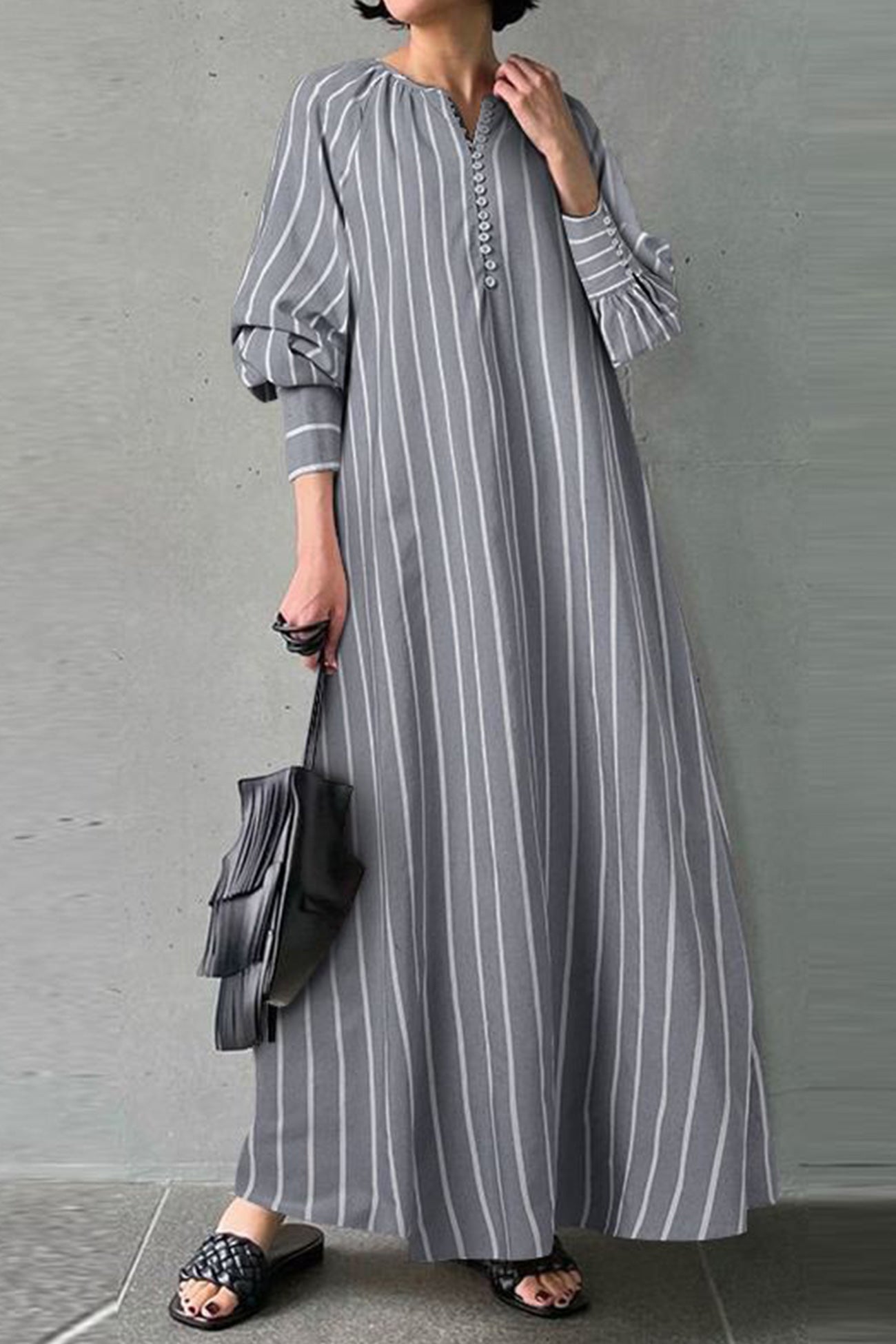 Beautifully Finished Dress in a Timeless Design