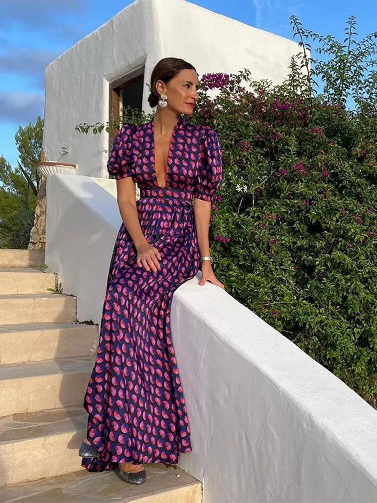 Classic Vintage Dress with a Flattering Fit
