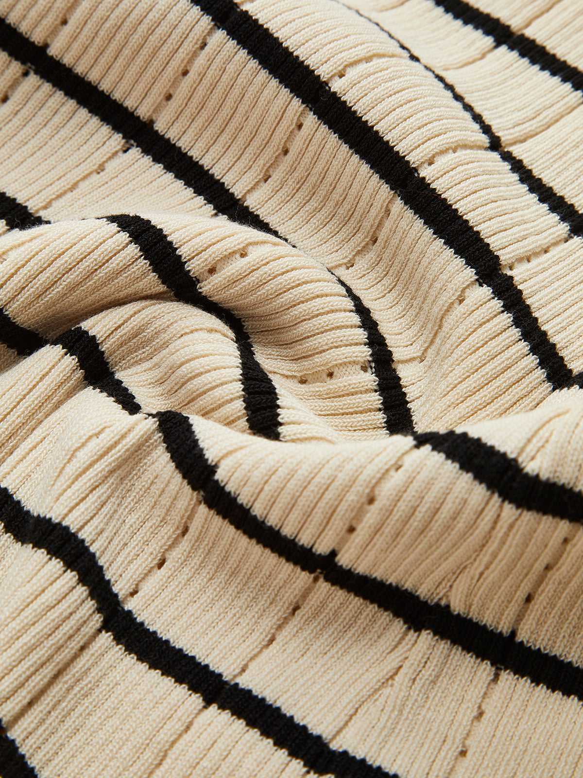 Effortlessly Elegant Sweater with a Timeless Design