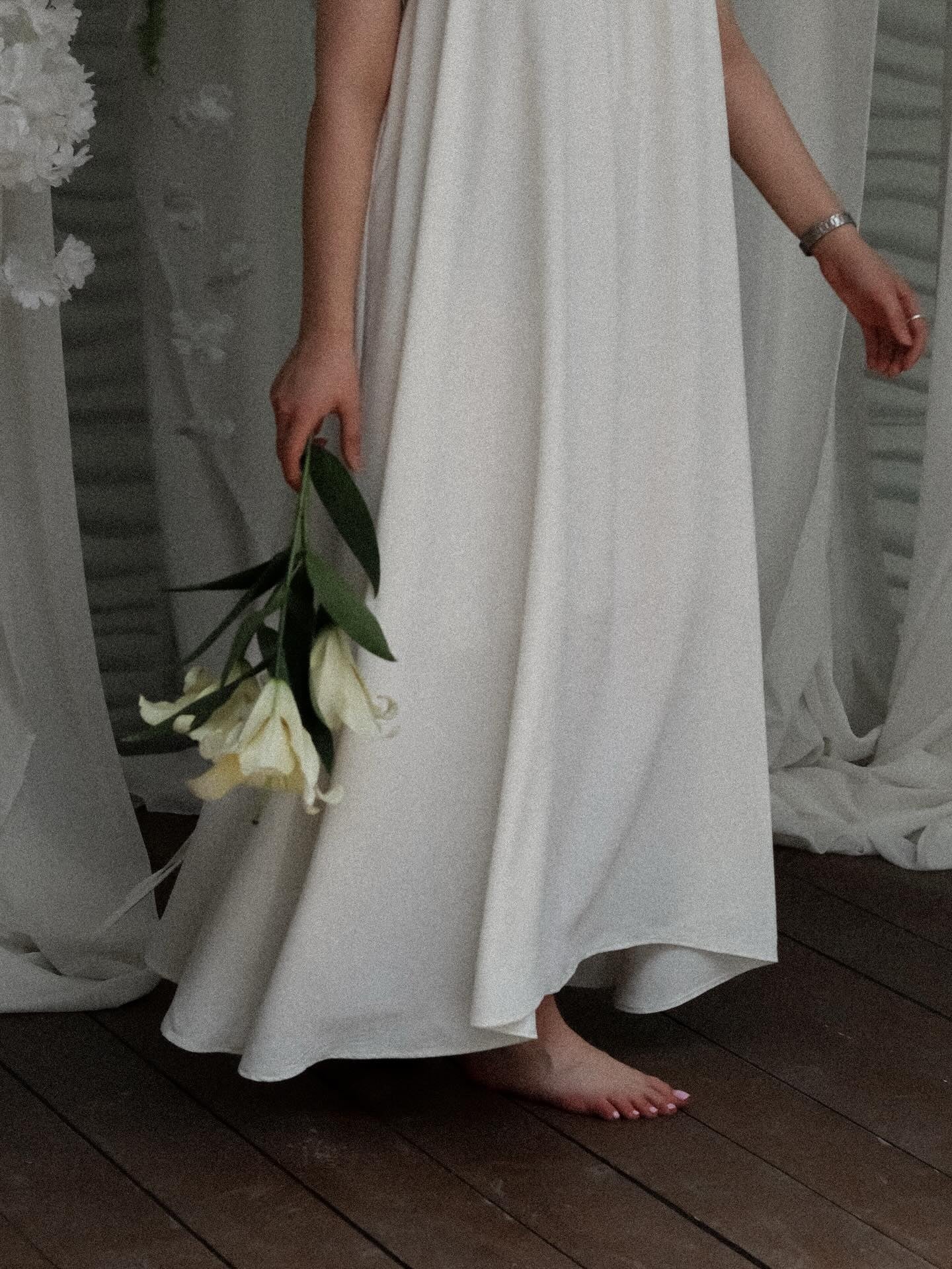 Beautifully Finished Dress in a Timeless Design