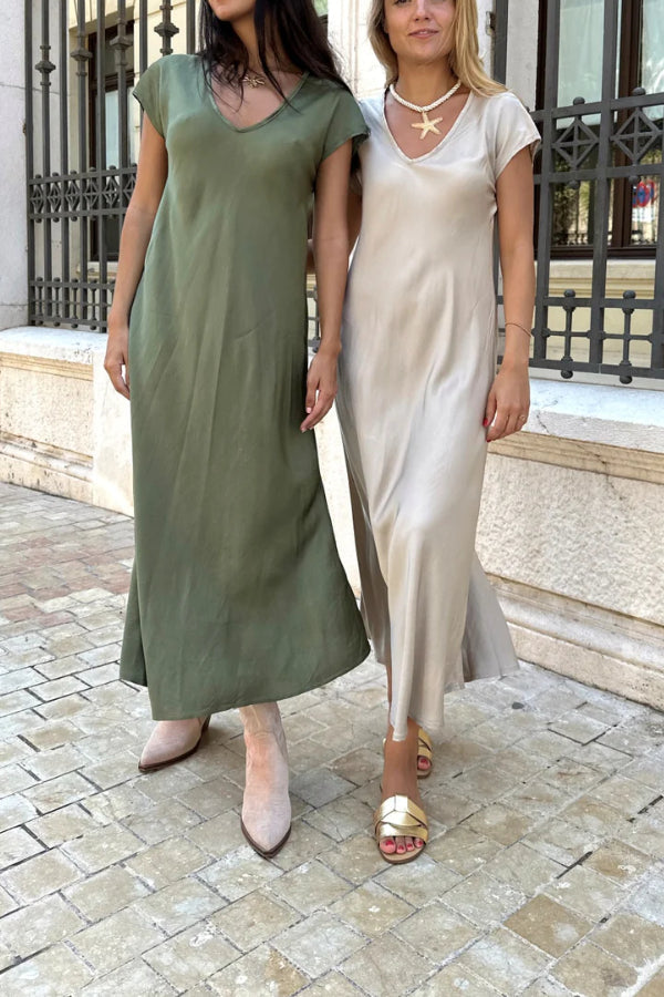 Gracefully Styled Dress for Any Occasion