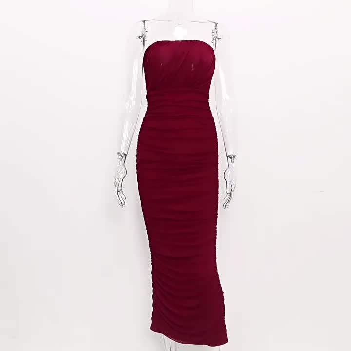 Beautifully Finished Dress in a Timeless Design