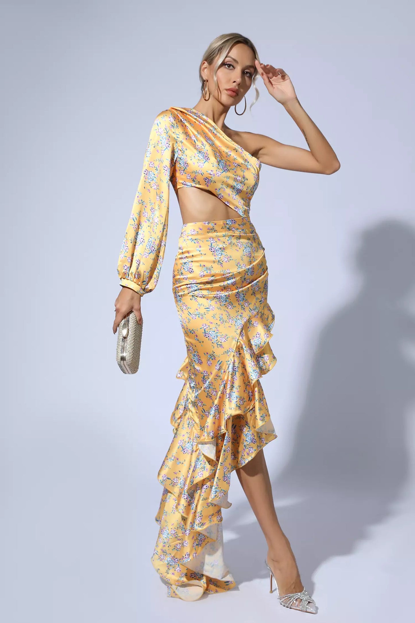 Beautifully Finished Dress in a Timeless Design