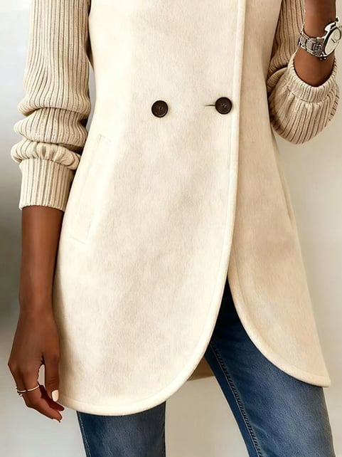 Well Tailored Coat with a Graceful Silhouette