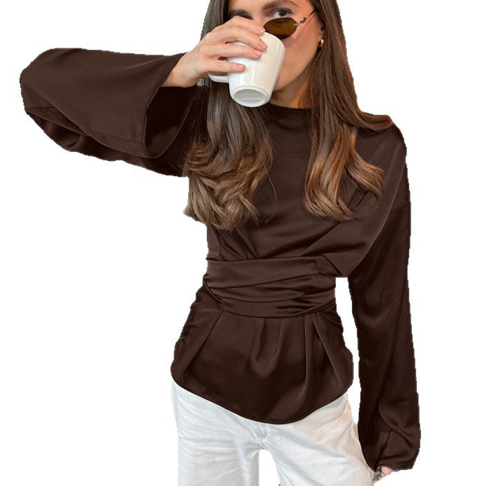 Well Tailored Top with a Graceful Silhouette