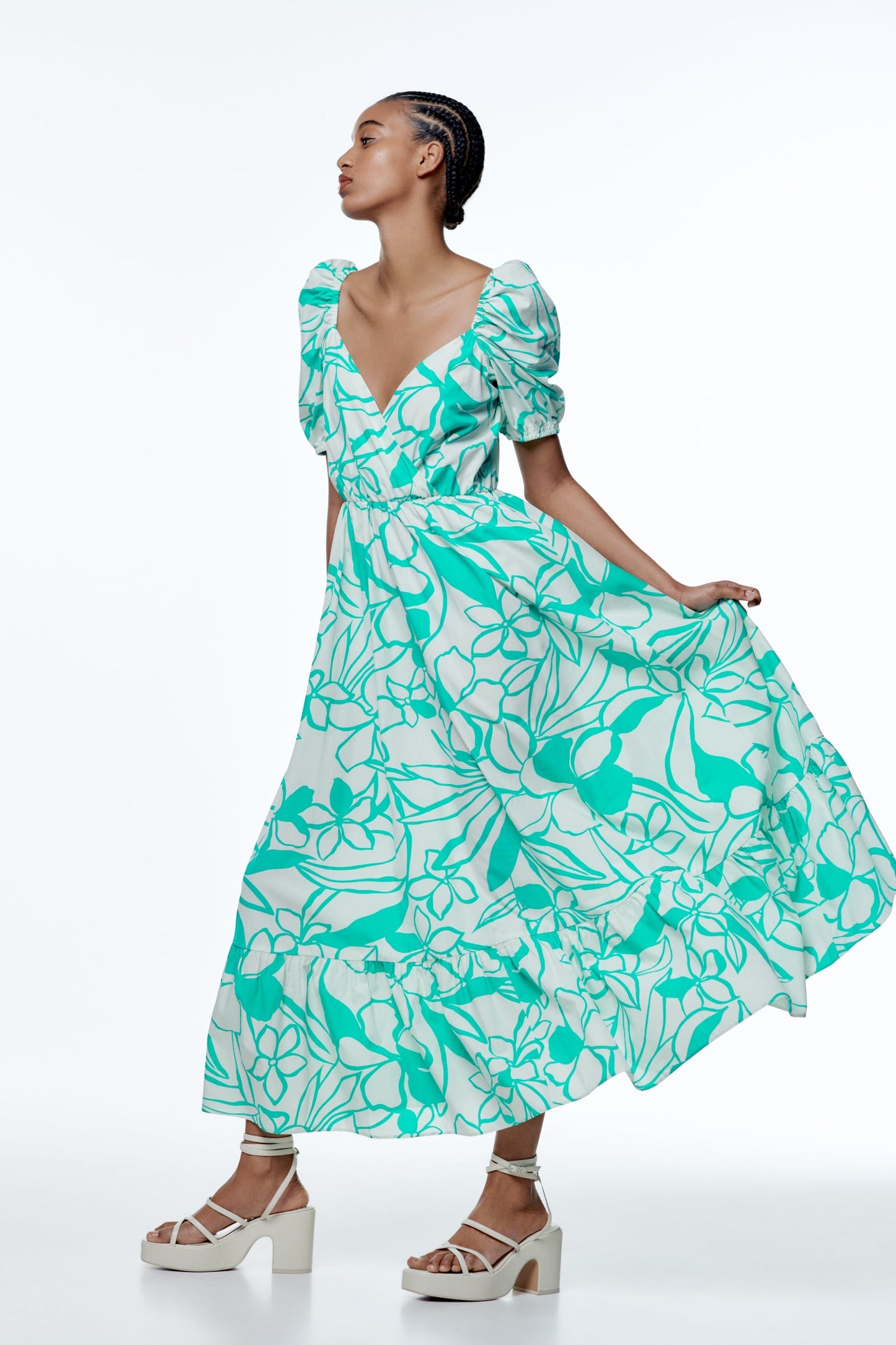 Beautifully Crafted Dress in a Classic Style
