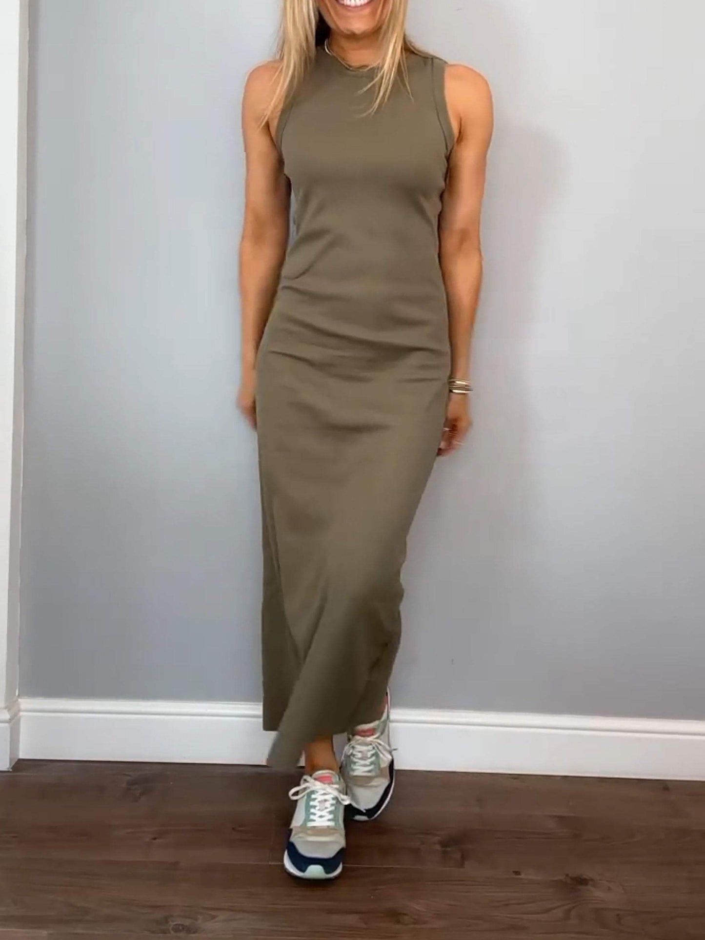 Well Tailored Dress with a Graceful Silhouette