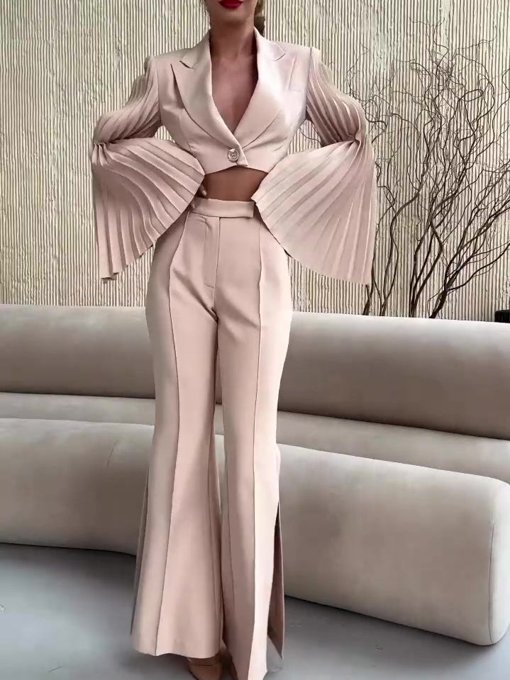 Effortlessly Elegant Pants with a Timeless Design