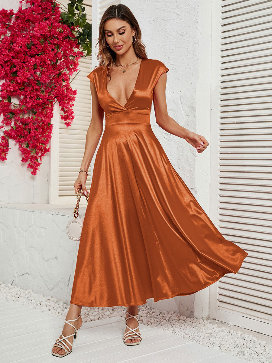 Beautifully Finished Dress in a Timeless Design