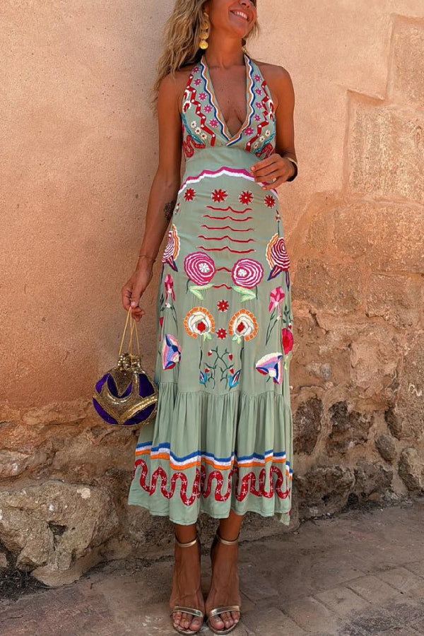 Beautifully Finished Dress in a Timeless Design