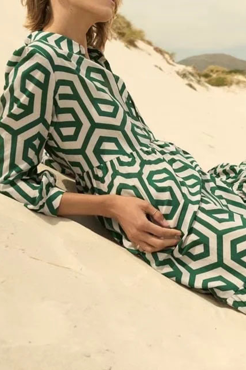 Classic Vintage Dress with a Flattering Fit