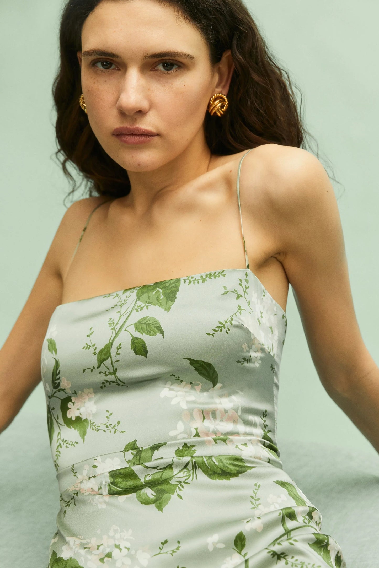 Well Tailored Dress with a Graceful Silhouette