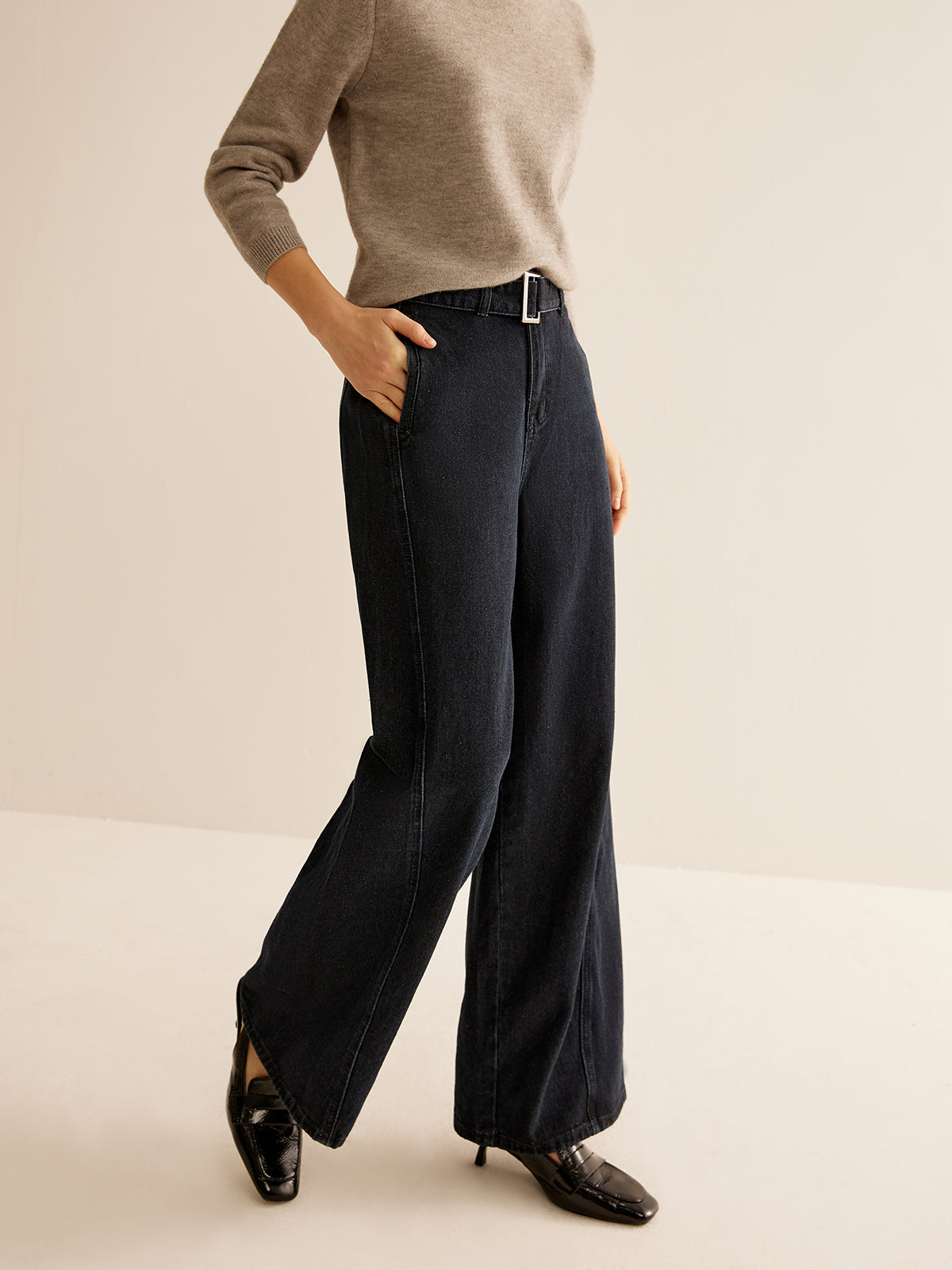 Well Tailored Pants with a Graceful Silhouette