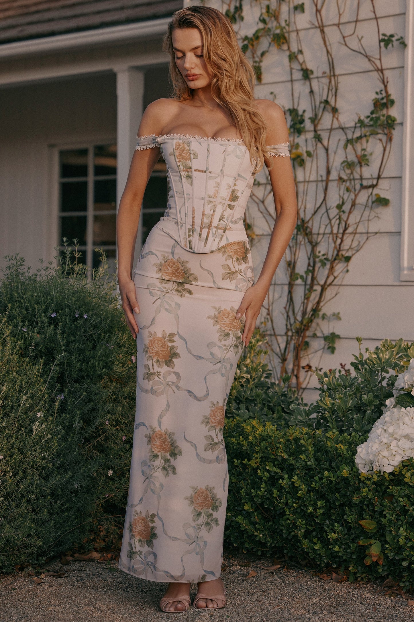 Beautifully Finished Dress in a Timeless Design