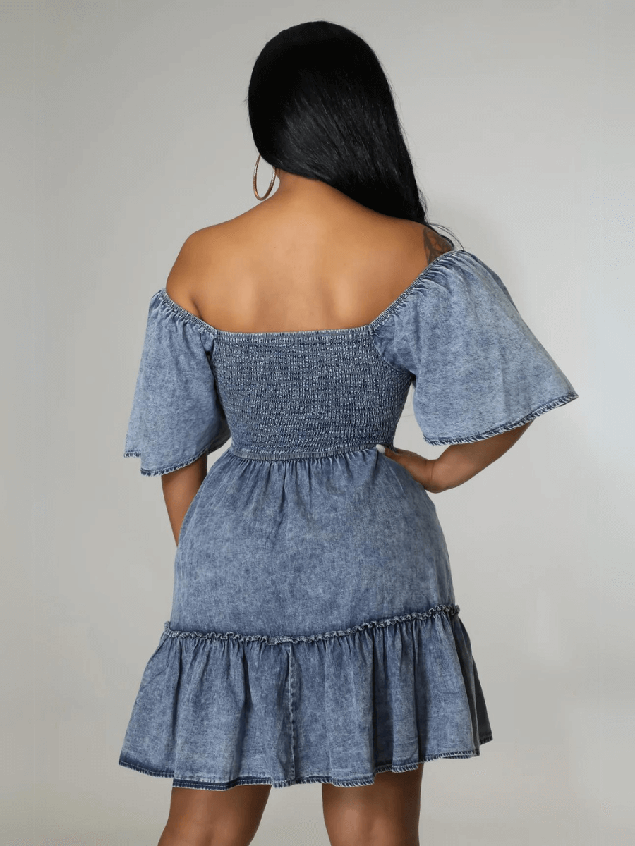 Classic Vintage Dress with a Flattering Fit