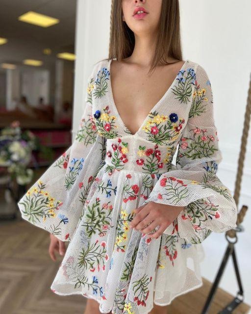 Well Tailored Dress with a Graceful Silhouette