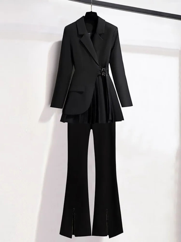 Effortlessly Elegant Pants with a Timeless Design