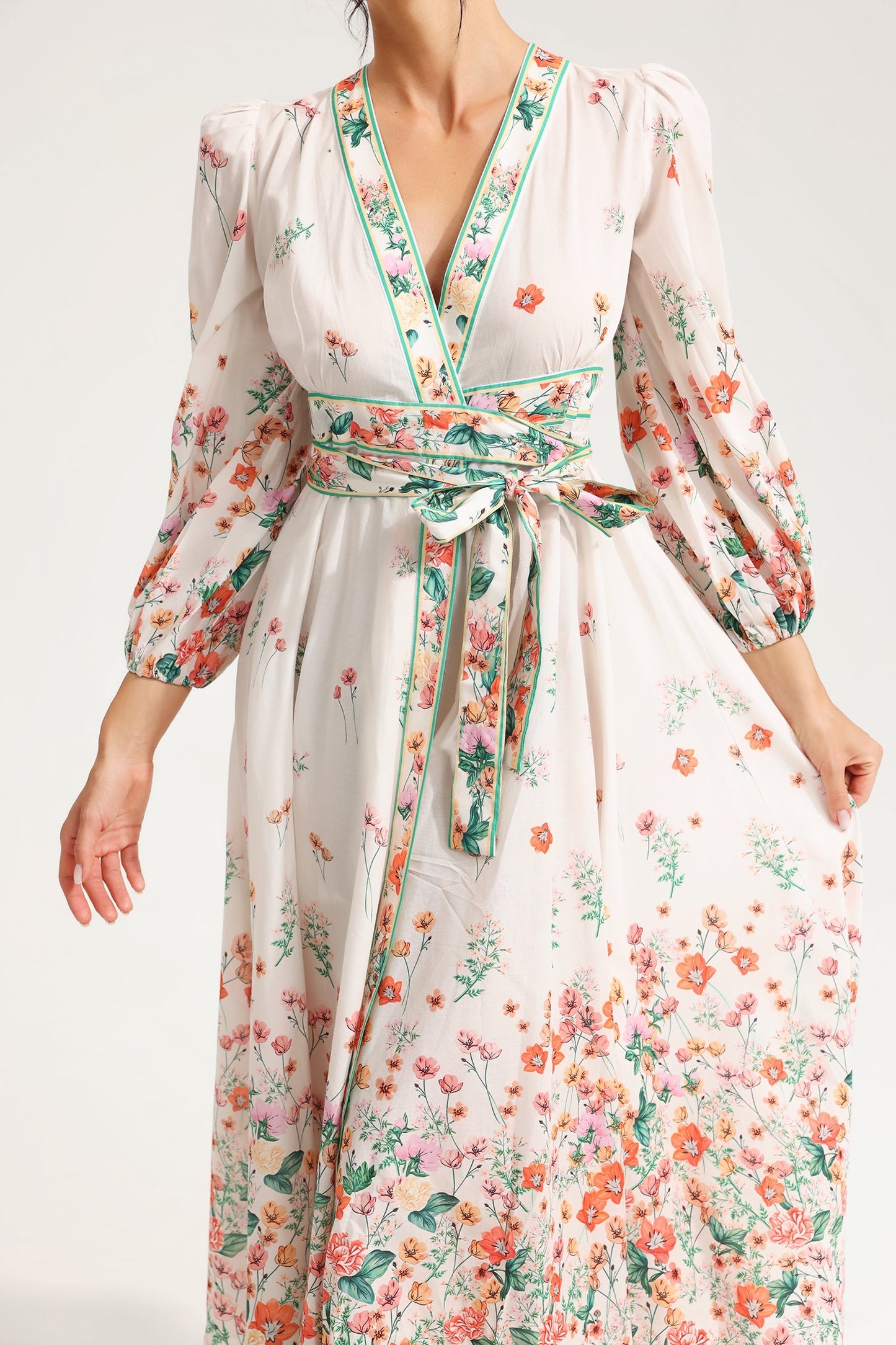 Beautifully Finished Dress in a Timeless Design