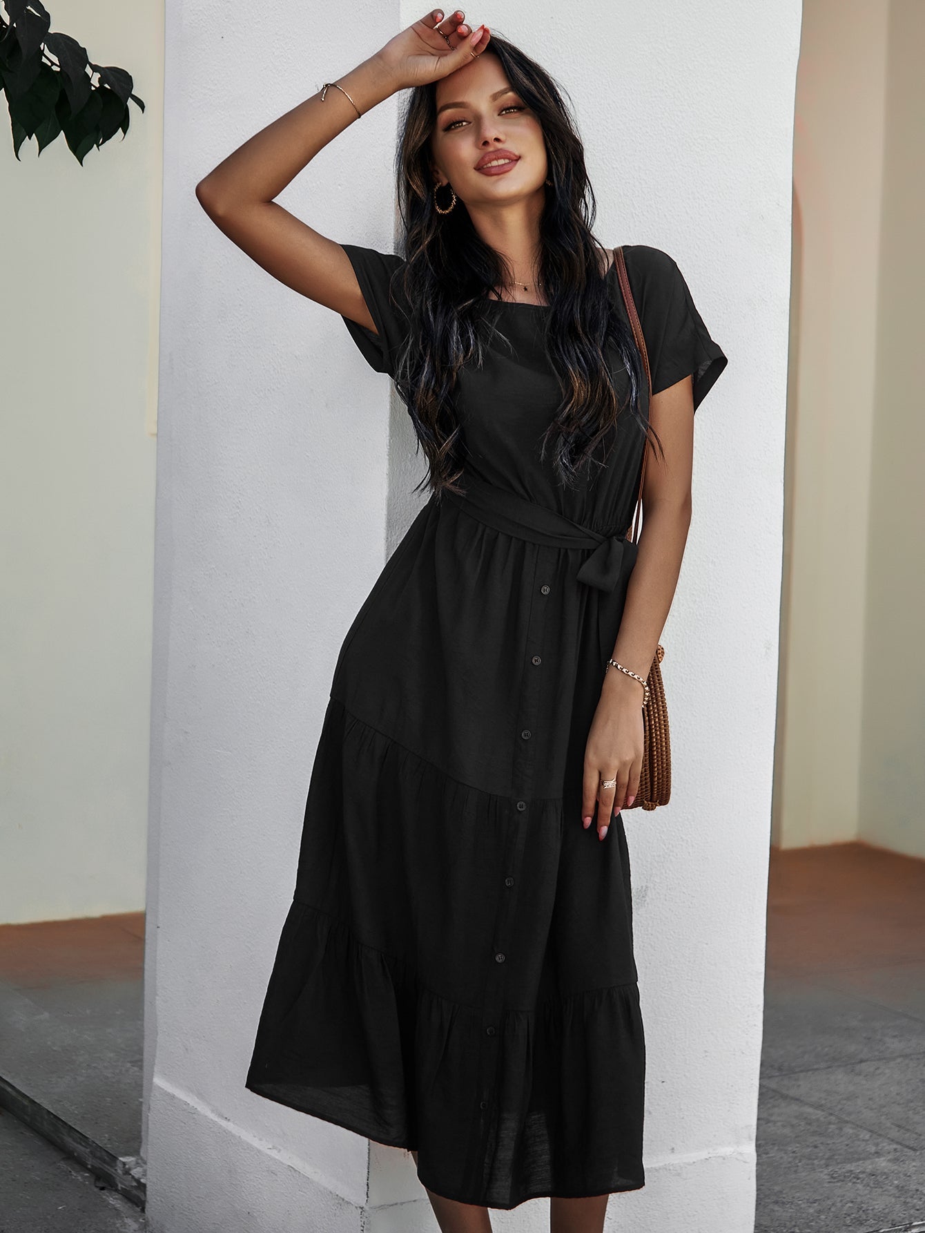 Effortlessly Elegant Dress with a Timeless Design