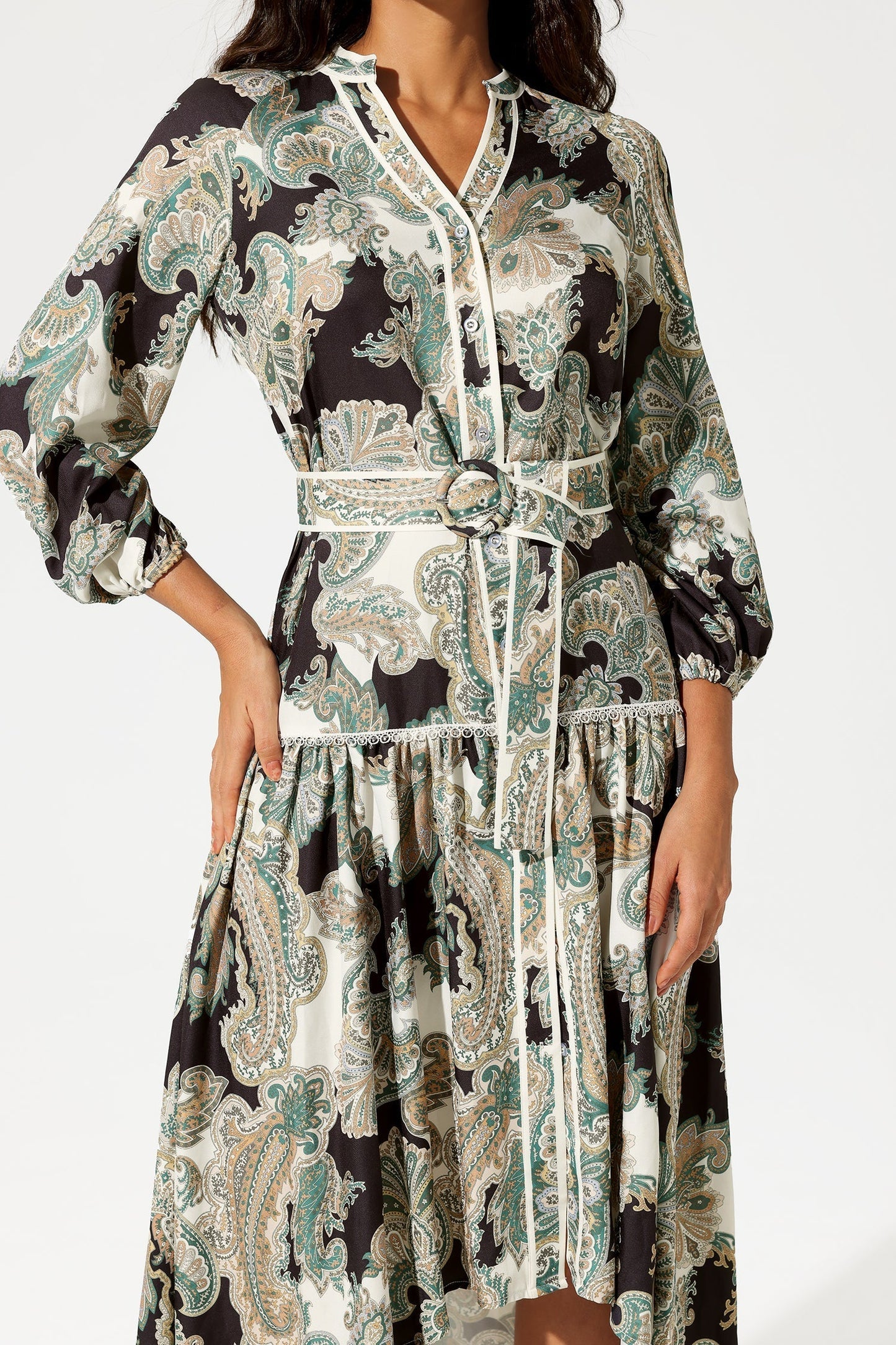 Beautifully Finished Dress in a Timeless Design