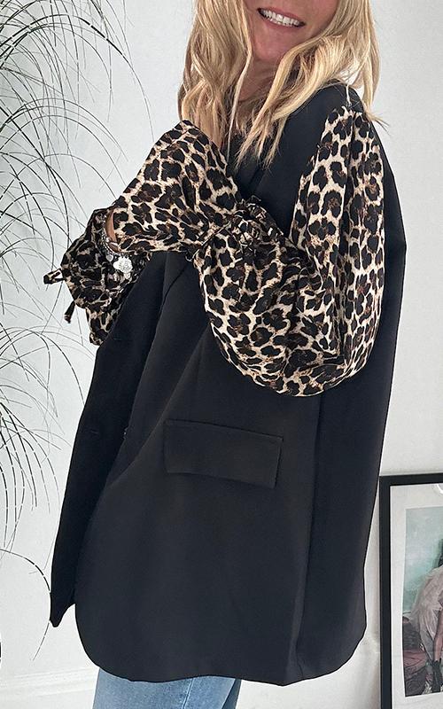 Well Tailored Jacket with a Graceful Silhouette