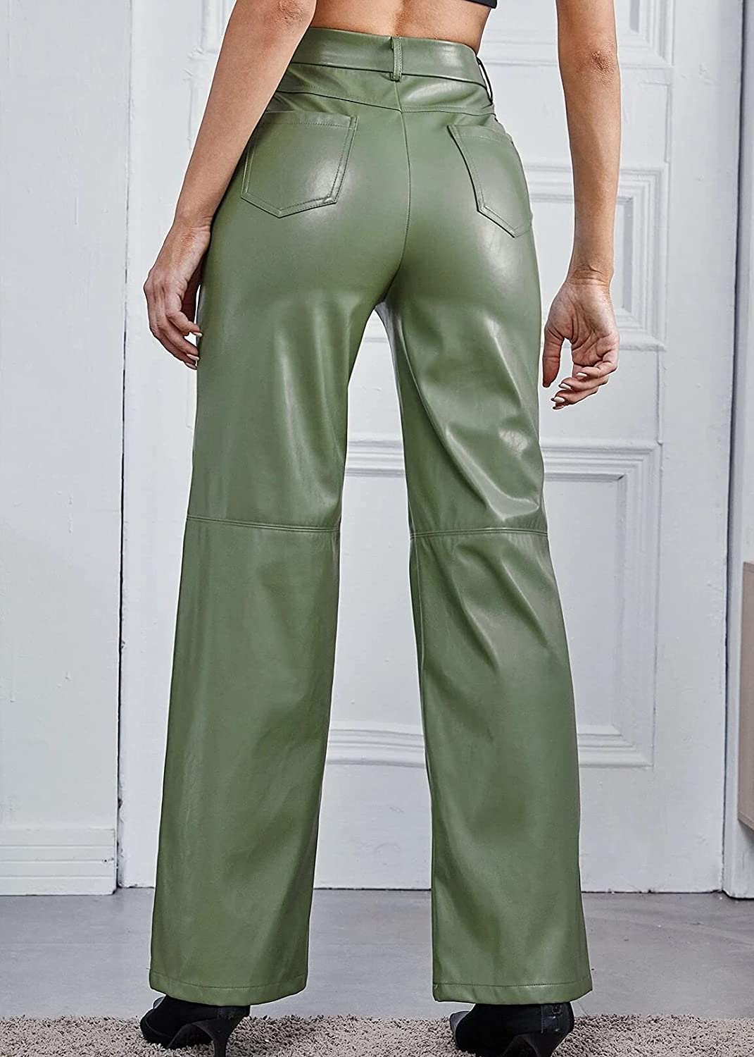 Effortlessly Elegant Pants with a Timeless Design